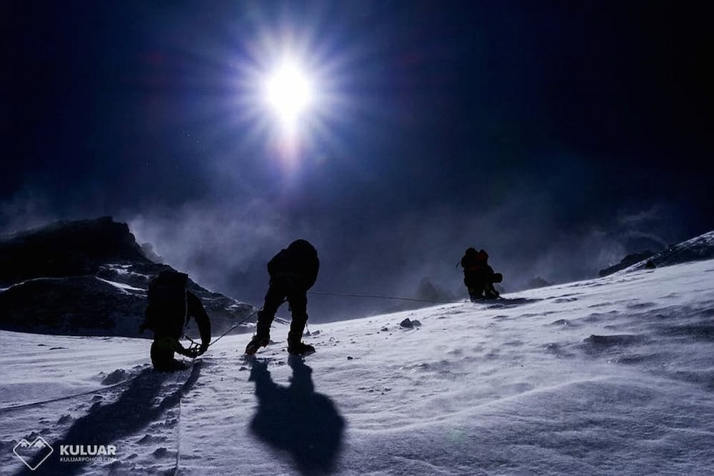 Climbers on an expedition to drop $50k of cryptocurrency at the top of Everest rescued by helicopter after getting stuck with no oxygen