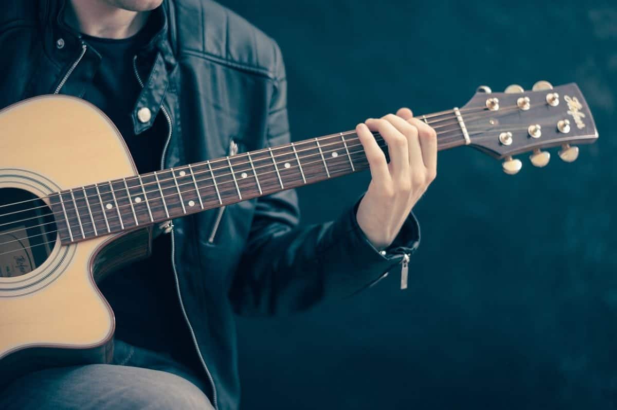 How to get the right acoustic guitar