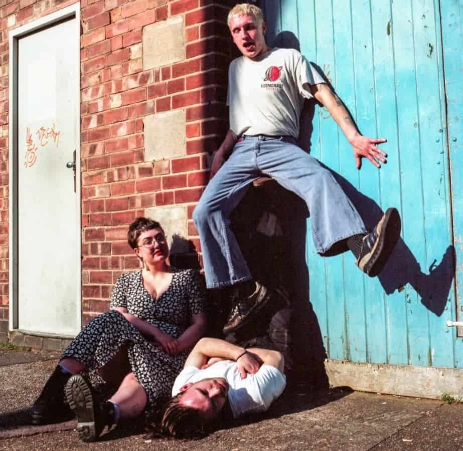 Kagoule sign to Alcopop! Records for second album