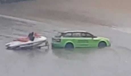 Watch – Moment 4×4 got stuck in rising tides while trying to tow jet ski