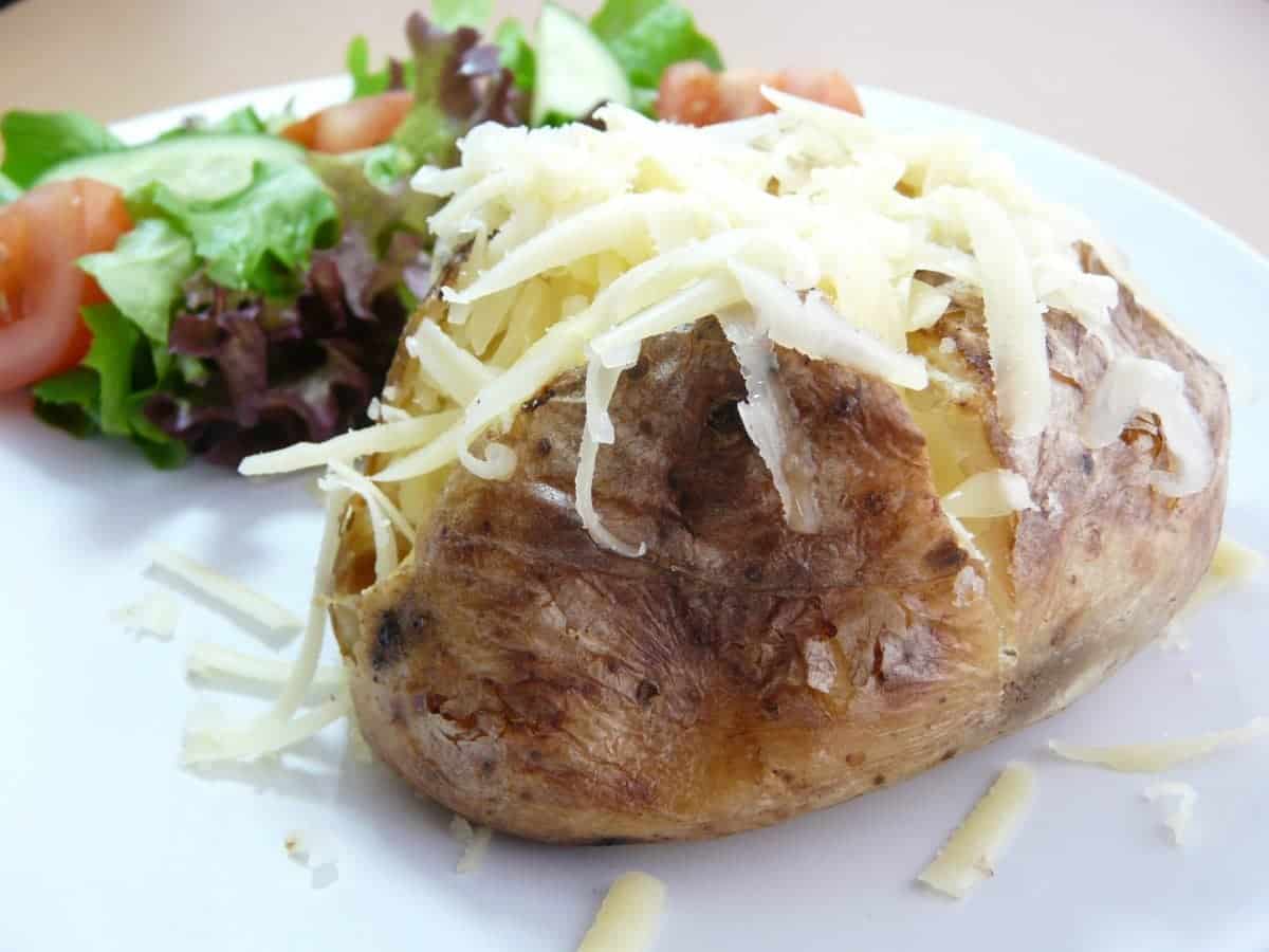 Private school that usually serves herb-crusted salmon puts on baked potatoes with beans for “Austerity Day”