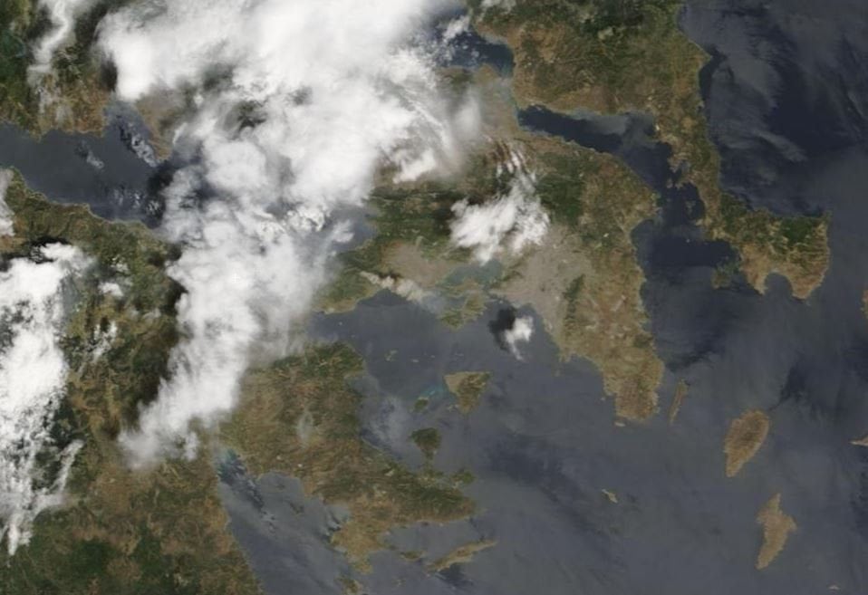 In Pics – The worst Greek forest fires in a decade seen from in satellite space