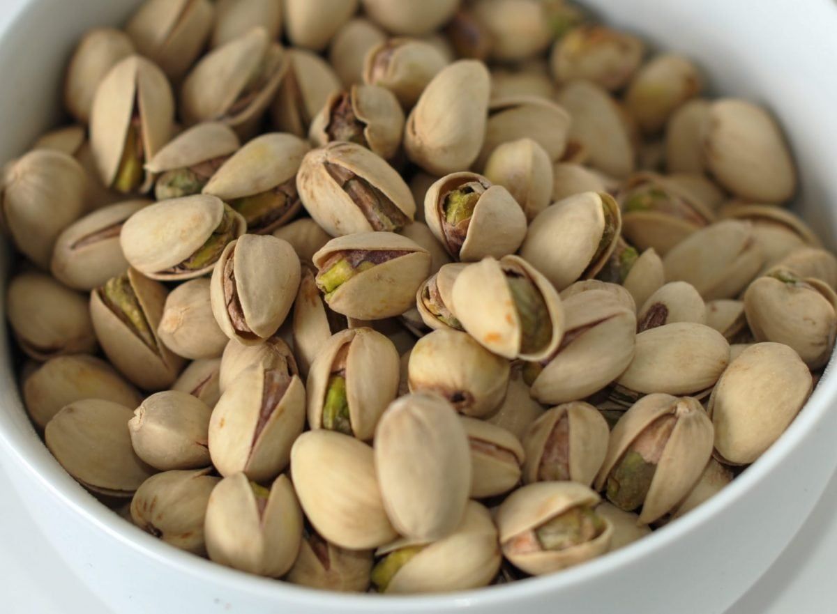 Diet rich in nuts 'improves sperm count'