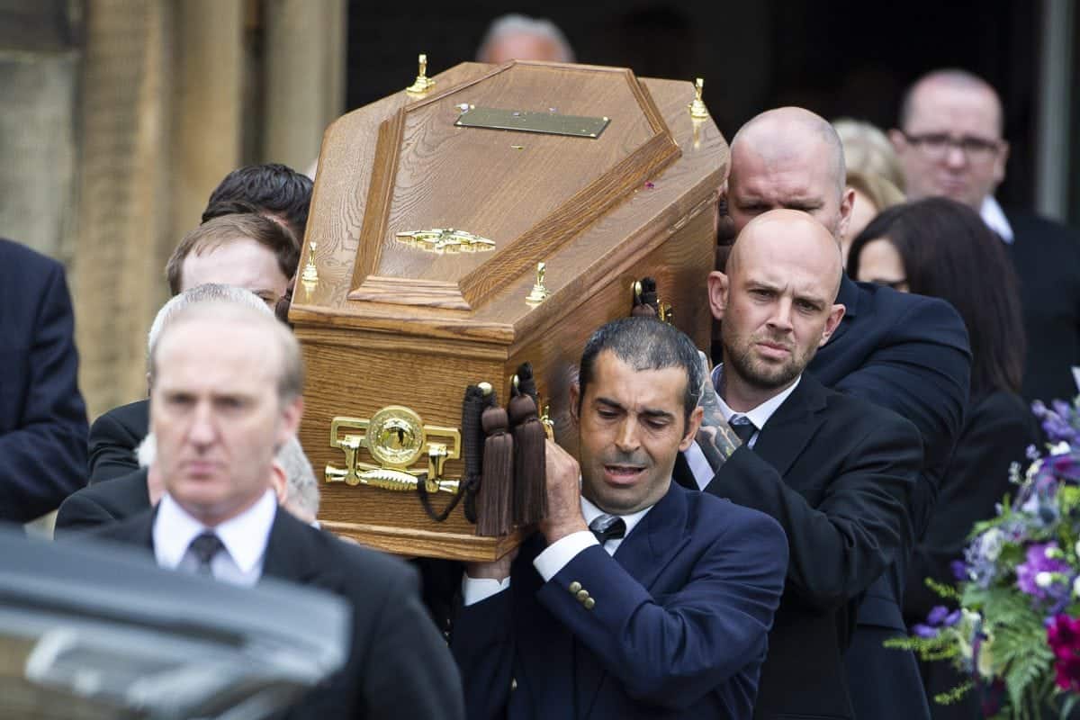 Hundreds lined the streets for funeral of Bay City Rollers legend