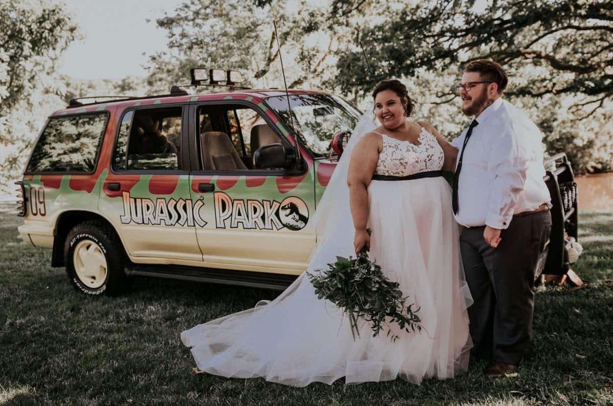 Watch – Dinosaur-loving couple throw epic Jurassic Park themed wedding
