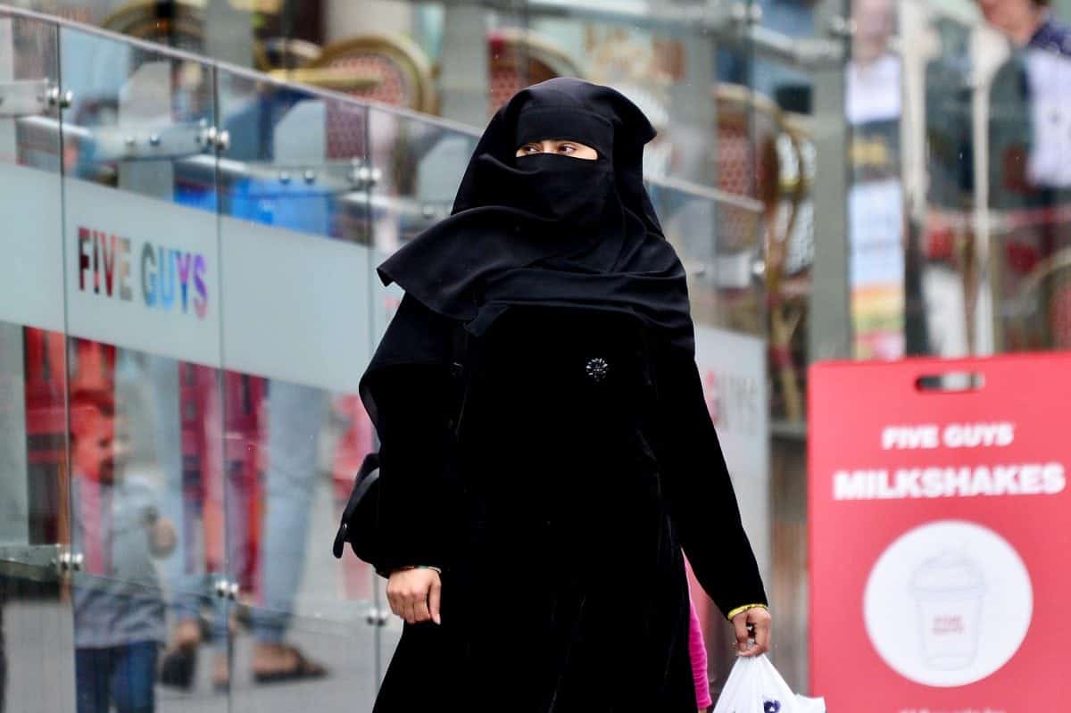 In pics – Women on the streets of Birmingham wearing an array of muslim headwear