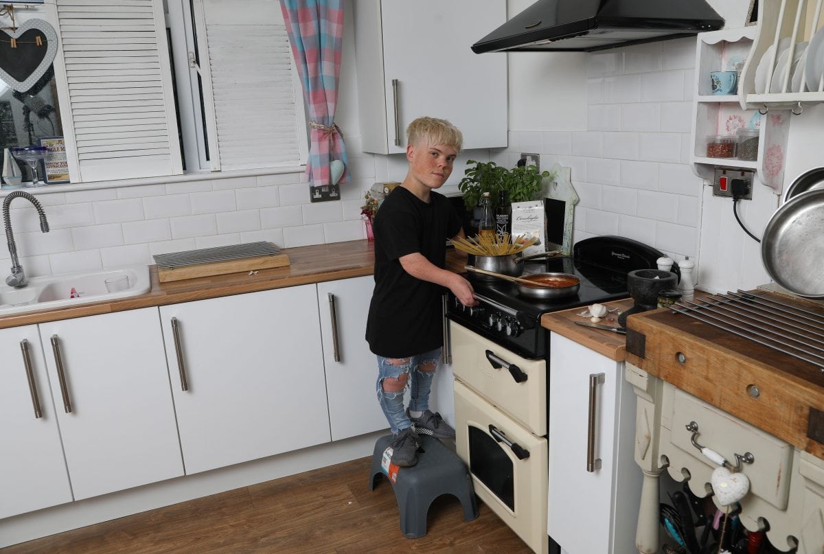 Gordon Ramsay offers job to dwarf banned from catering college for health & safety