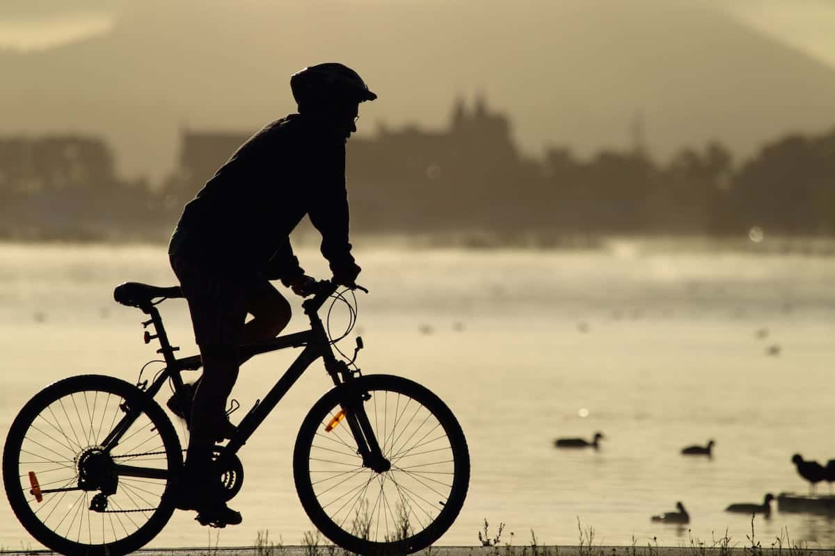 Brisk walk or bike ride ‘knocks almost a decade off older people’s brain age’ in short amount of time