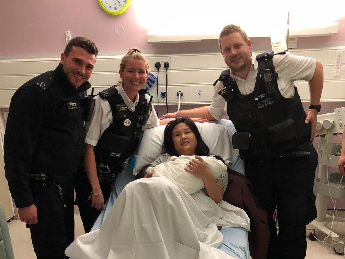 Police help deliver baby after woman goes into labour in London street