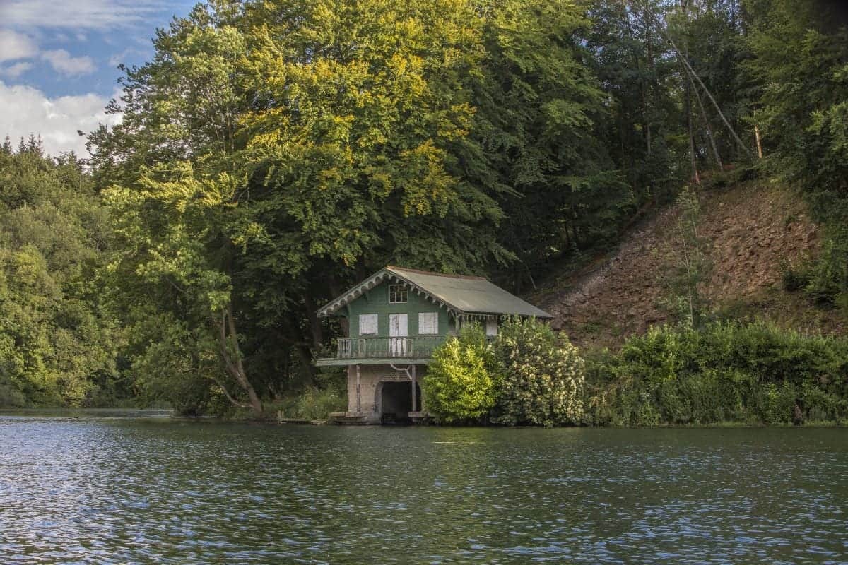 Rather special Georgian boathouse on its own lake on sale for £700,000
