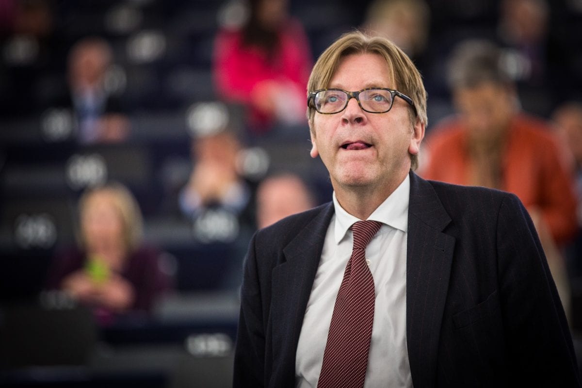 New blue passport which reduces rights made by a French/ Dutch company in Poland – Verhofstadt