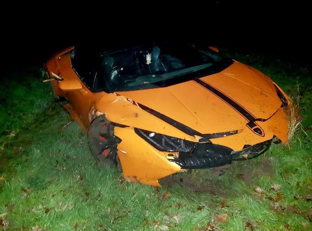 Dramatic picture shows wrecked Lamborghini which crashed on M40