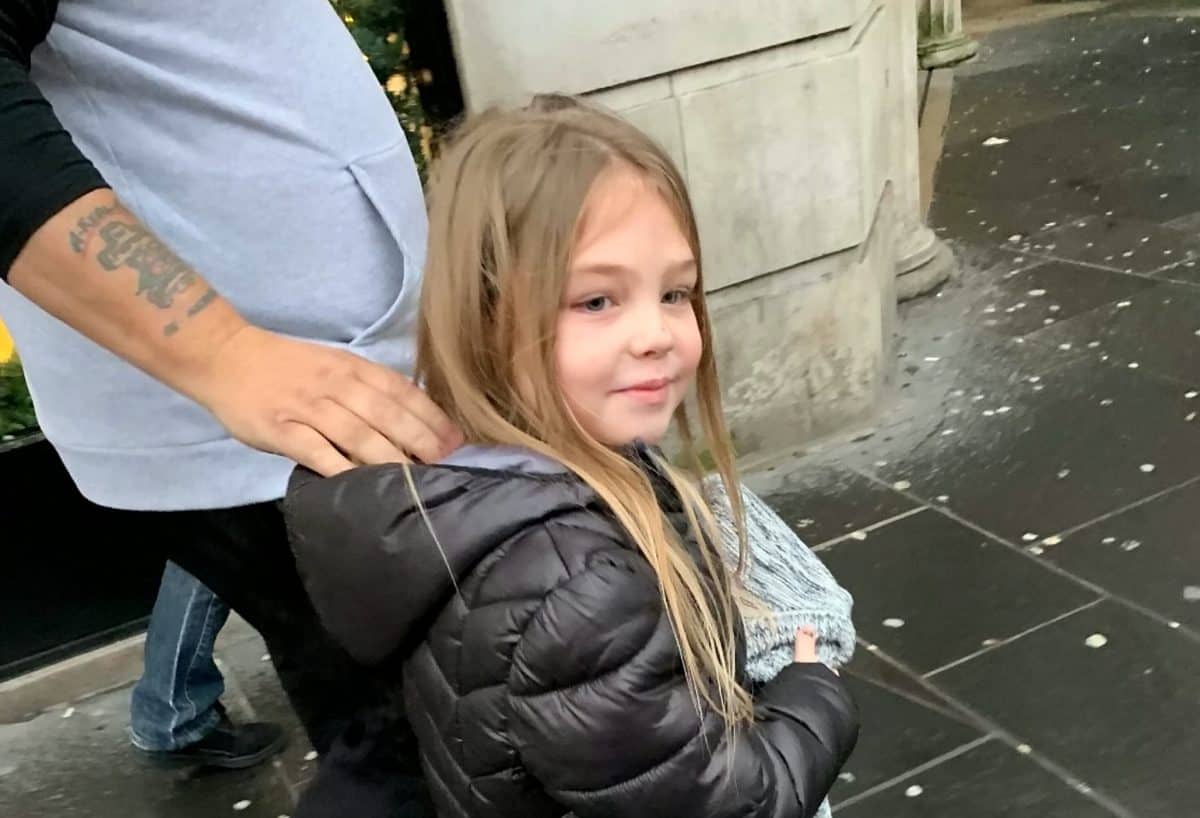 Six-year-old hands out soup & gifts to people sleeping rough on Christmas Day