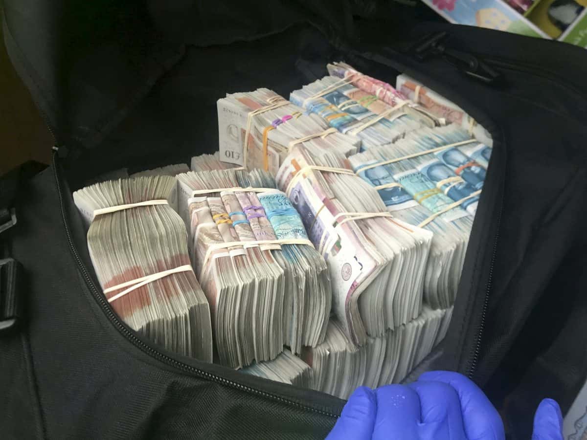 Police stop car and find almost half a MILLION pounds