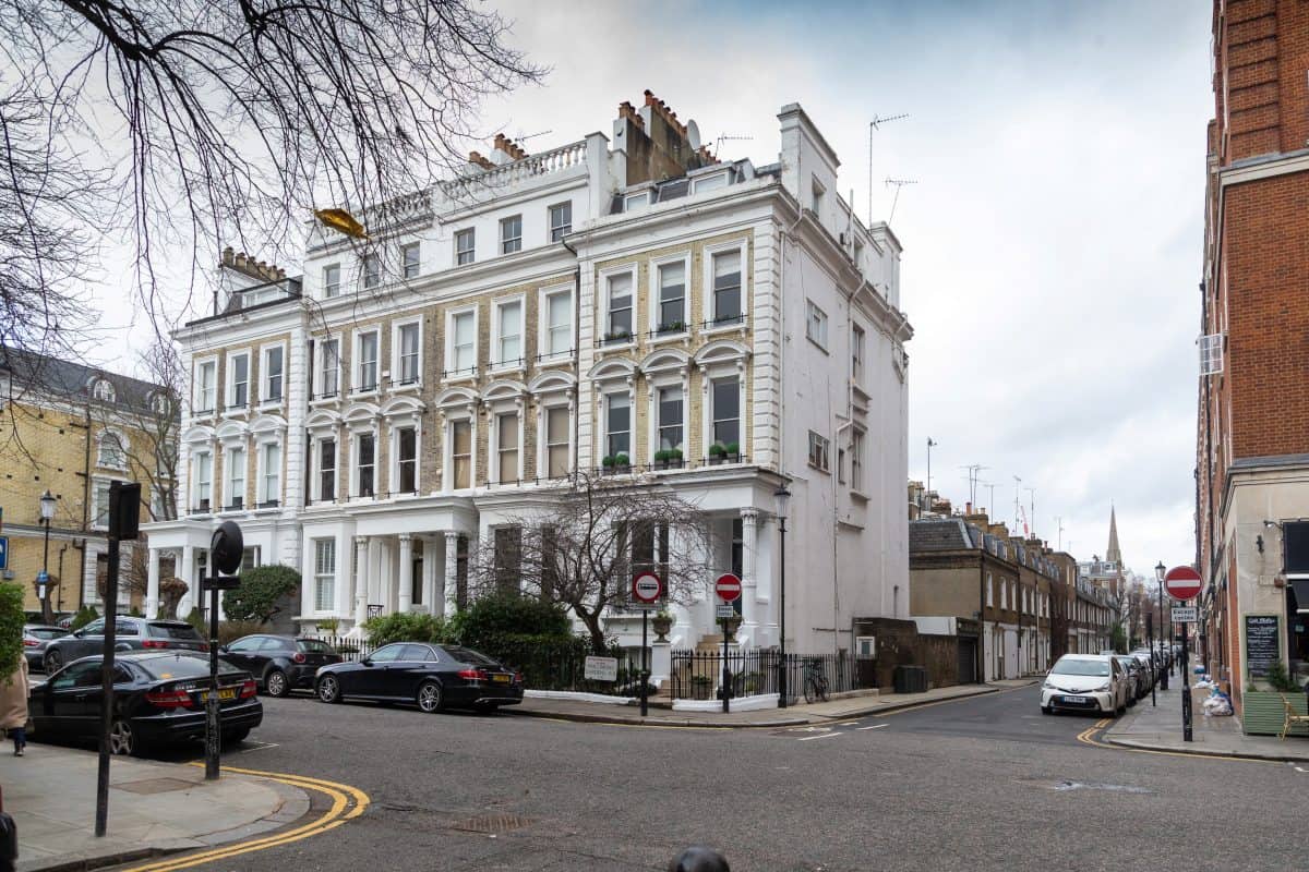 Hundreds of revellers trash Kensington flat rented out on Airbnb