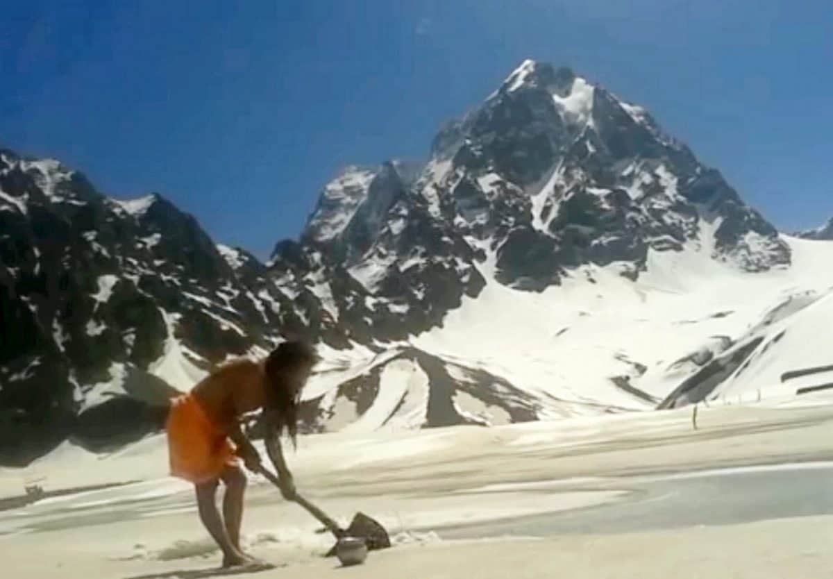 Video – Holy man digs through ice to take bath in Himalayan mountains – in minus 13 temperatures