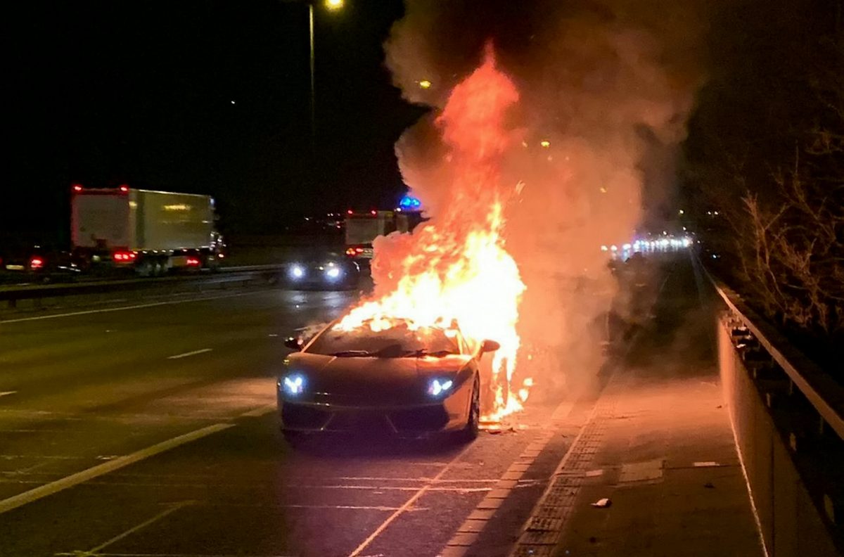Moment £125K Lamborghini Gallardo burst into flames an hour after purchased