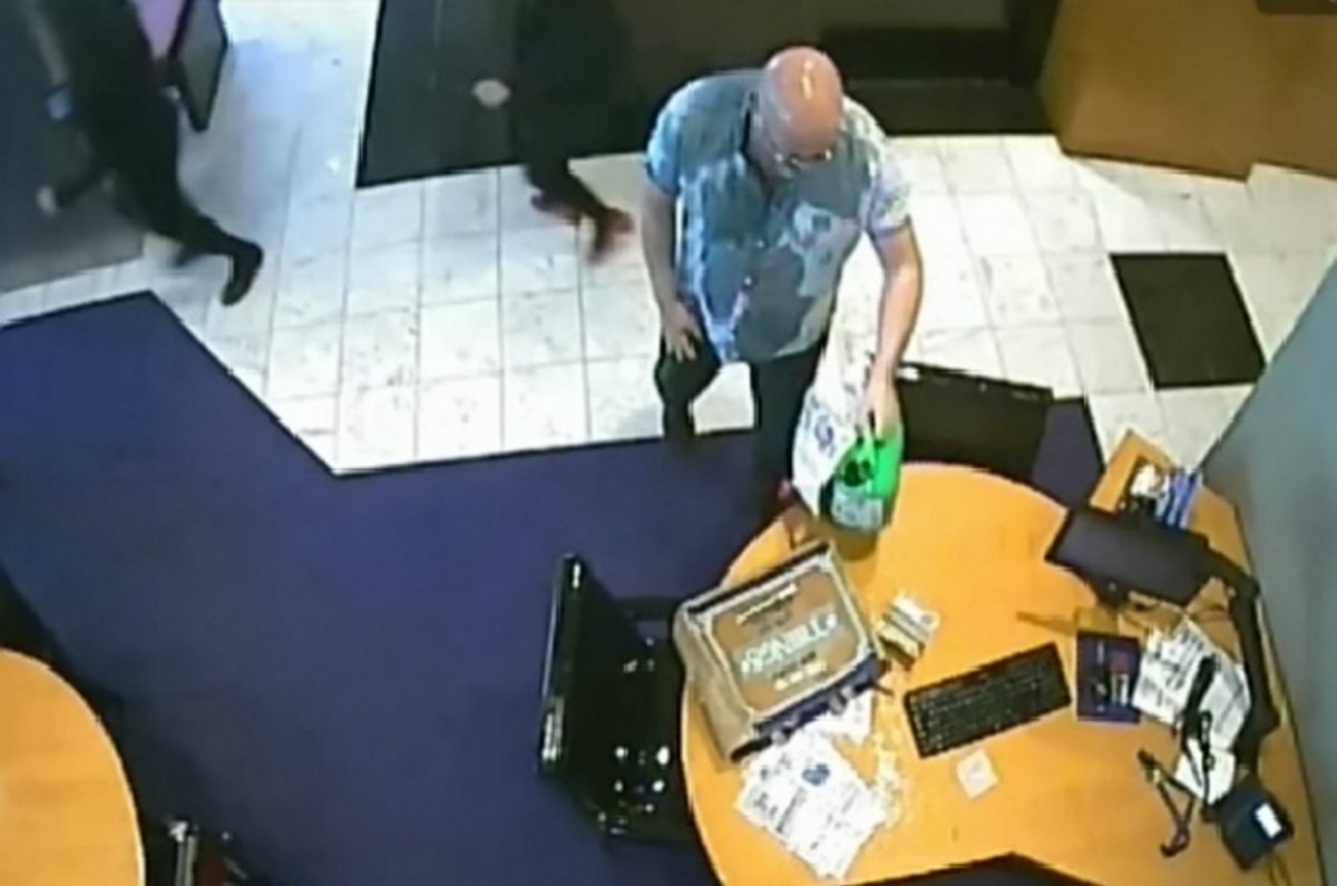Customer walked into bank and threatened to set himself on fire