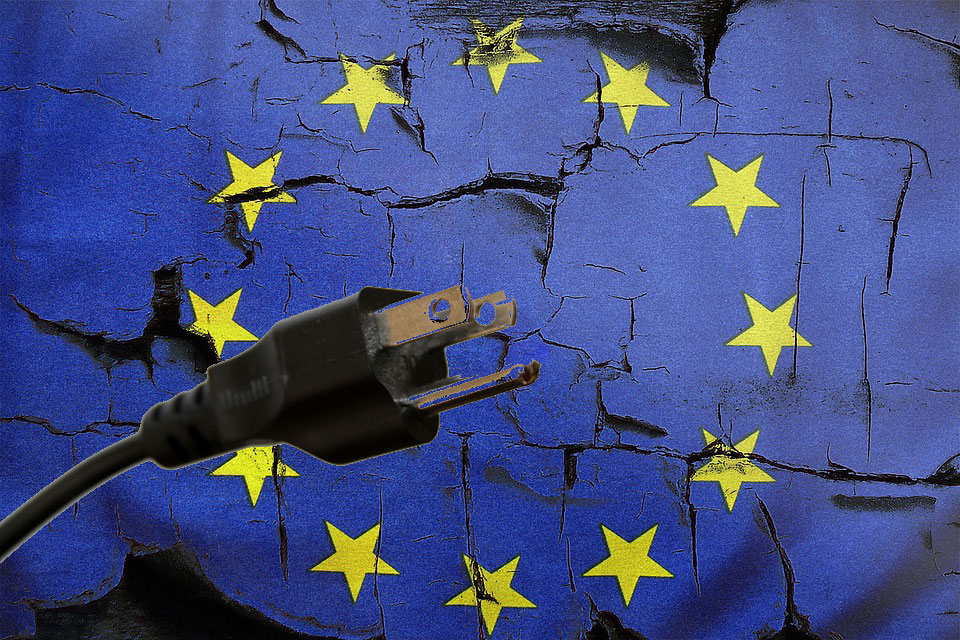 Let’s pull the plug on Brexit before it pulls the plug on us