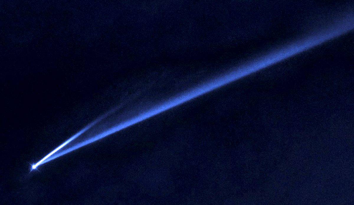 Hubble space telescope images of asteroid disintegrating – leaving tail 500,000 miles long