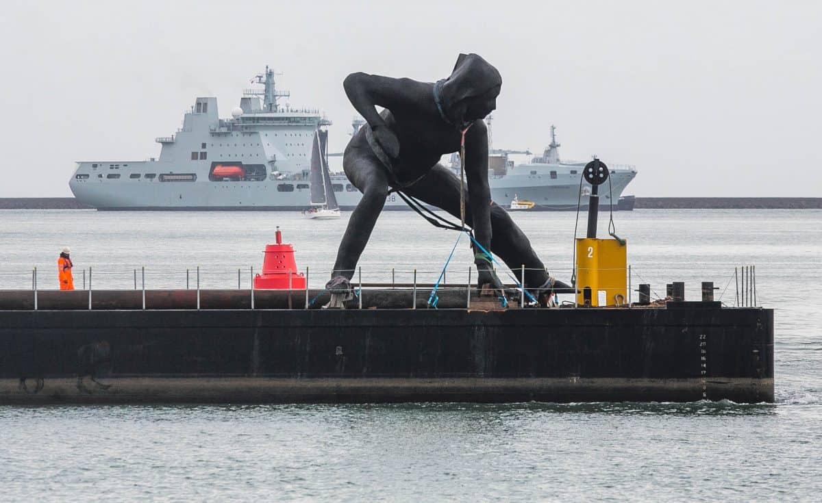 ‘Radcliffe’s revenge’ UK’s largest bronze statue shows squatting woman