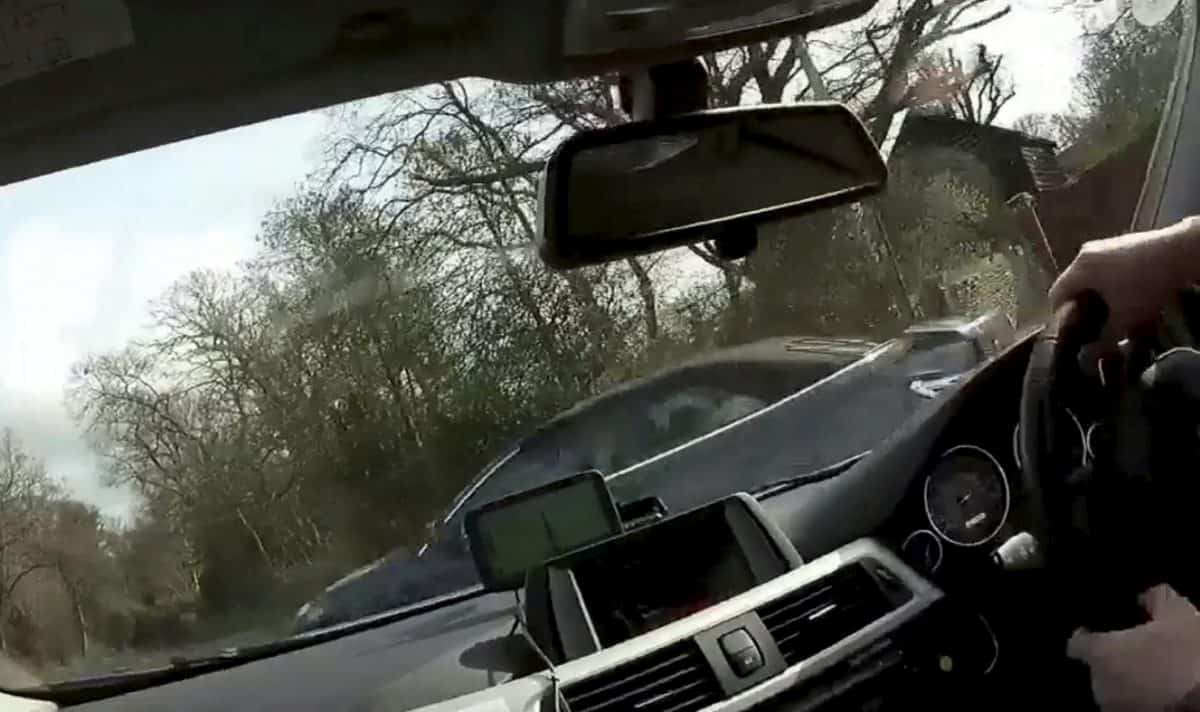 Video – Cops hunting maniac driver who rammed Mercedes into police vehicle before speeding off