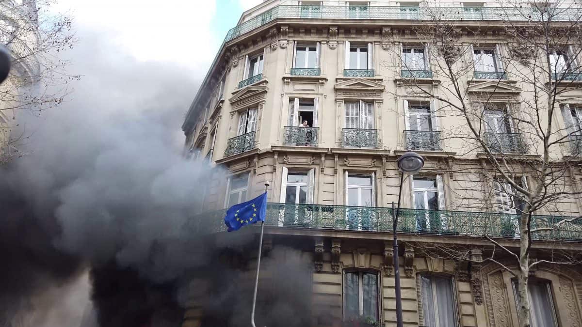 Video – Mum holding baby in burning building set alight by ‘yellow vest’ protesters in Paris