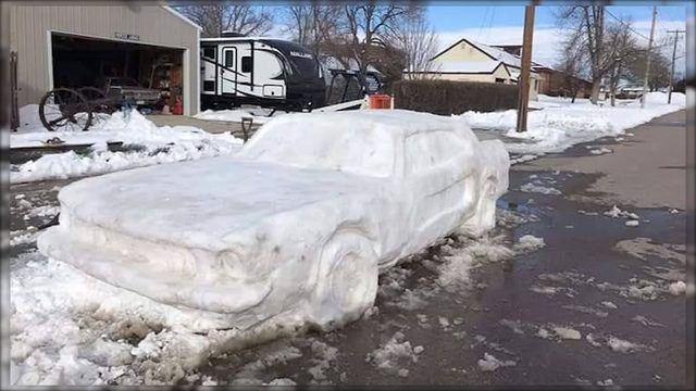 Life-sized Ford Mustang made of SNOW was given a parking ticket