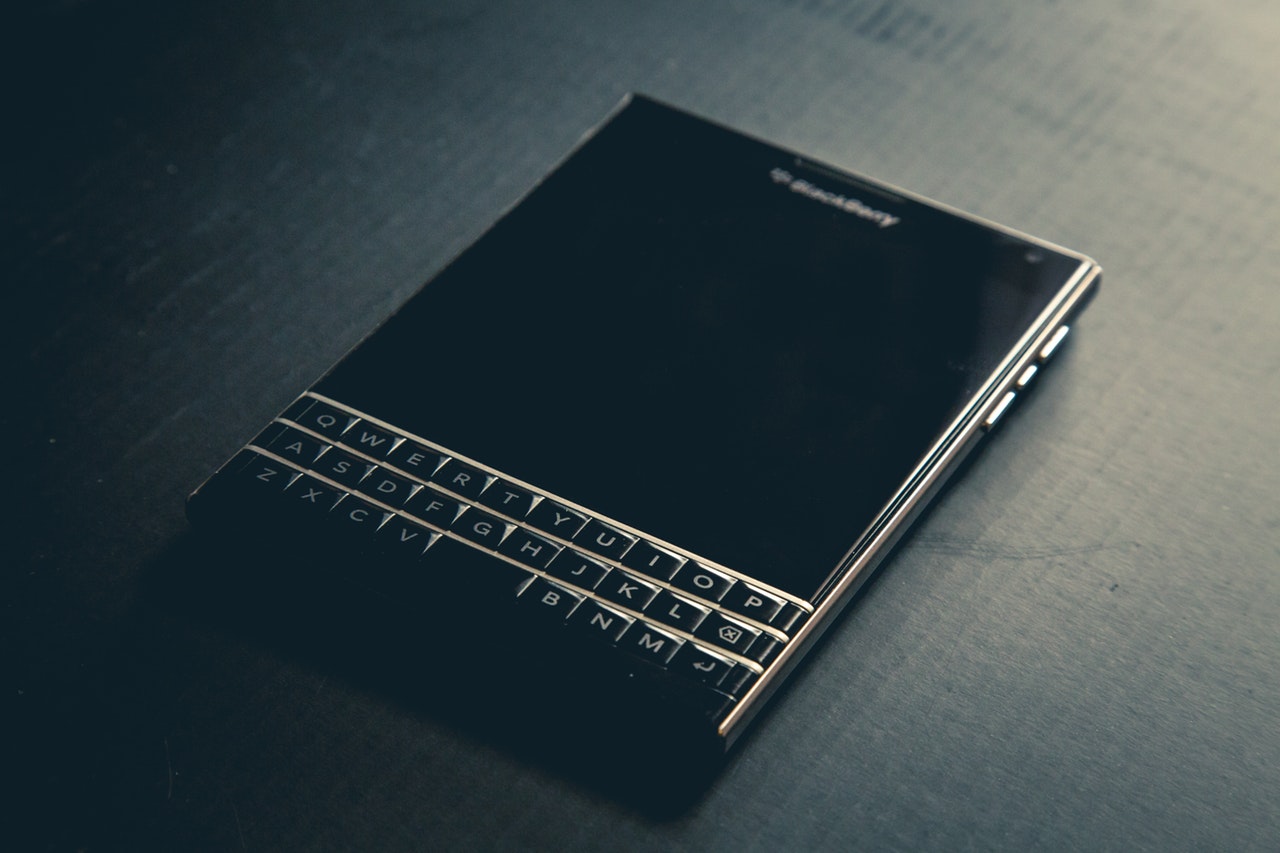 Dawn Ellmore Employment analyses BlackBerry’s battle with Twitter over patent infringement