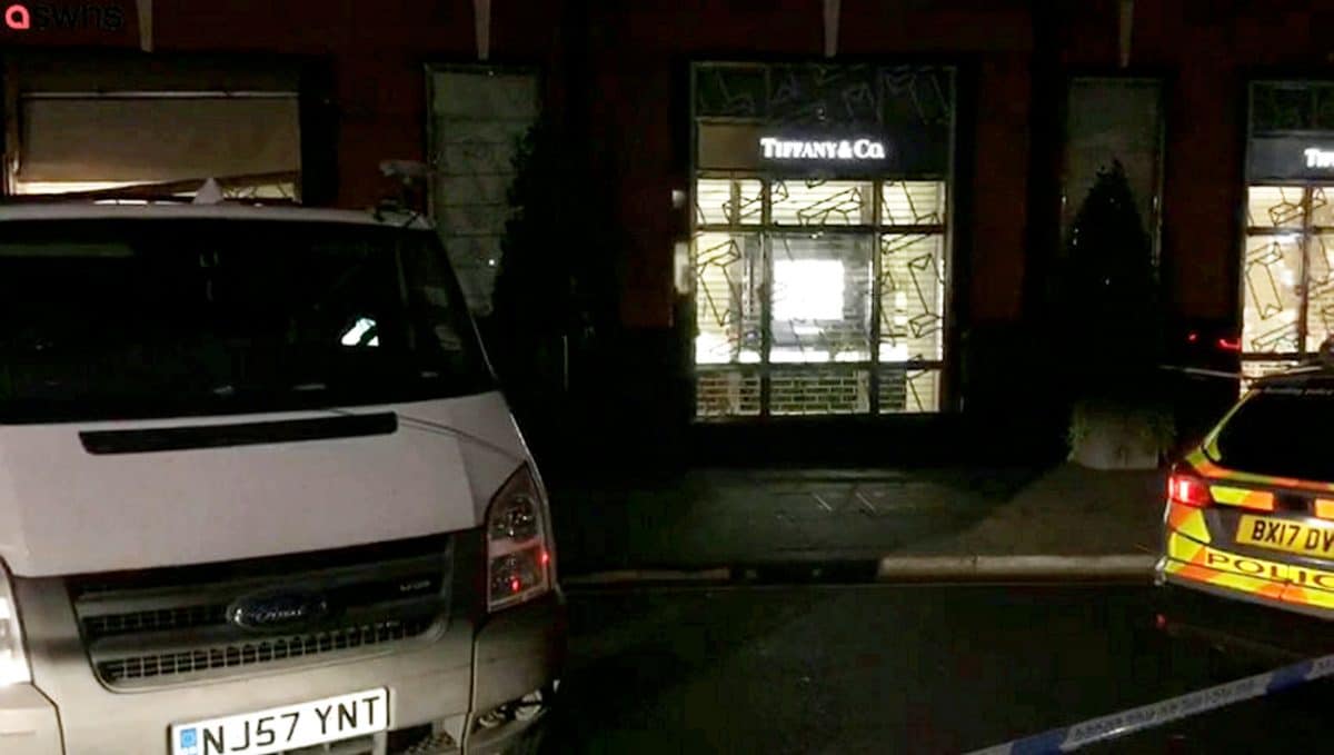 Smash and grab gang raid high end jewellers Tiffany in west London, fleeing on mopeds