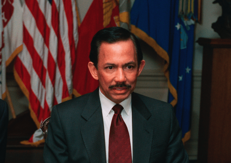 Sultan of Brunei (C) US Pentagon