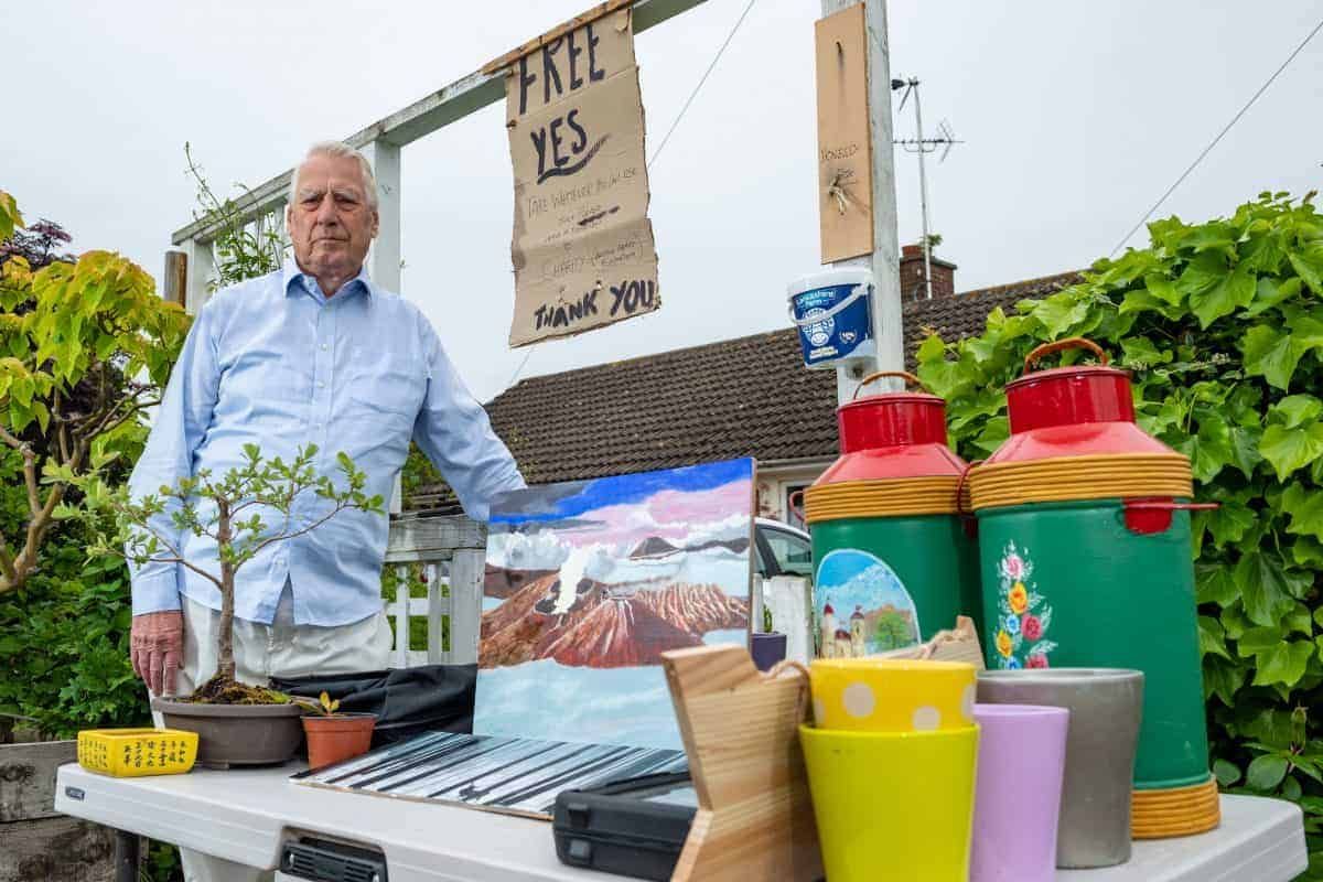 Furious pensioner blames north south divide for stingy neighbours not donating to charity