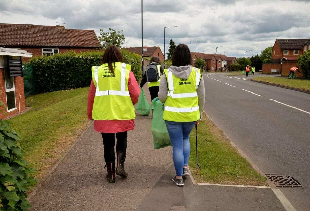 Volunteer litter pickers verbally abused by council contractors