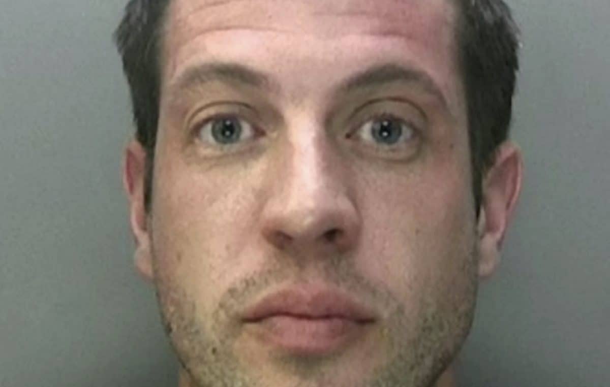 Sex offender jailed for indecently exposing himself to young girl while she made daisy chains