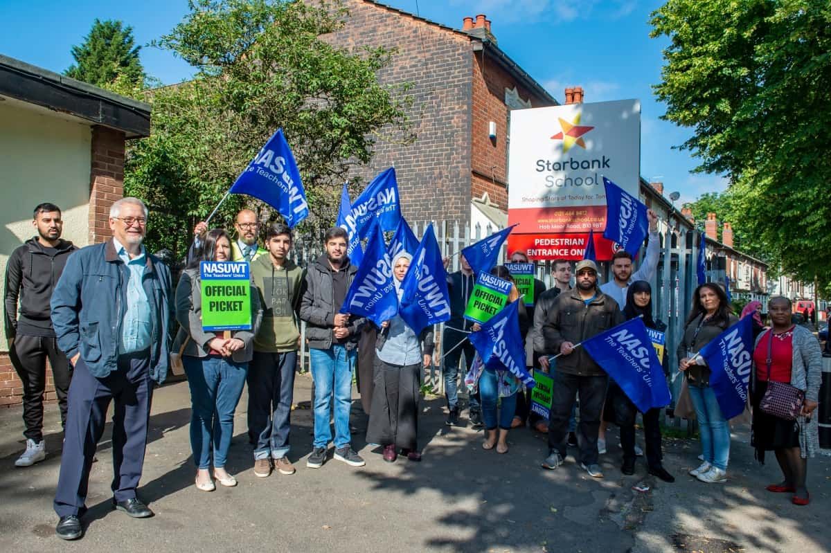 Teachers at outstanding school protest against regular attacks and pupils bringing knives into class