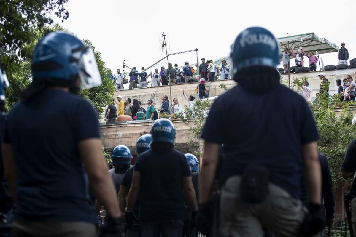 Rome police evict Italian and migrant squatters from former school