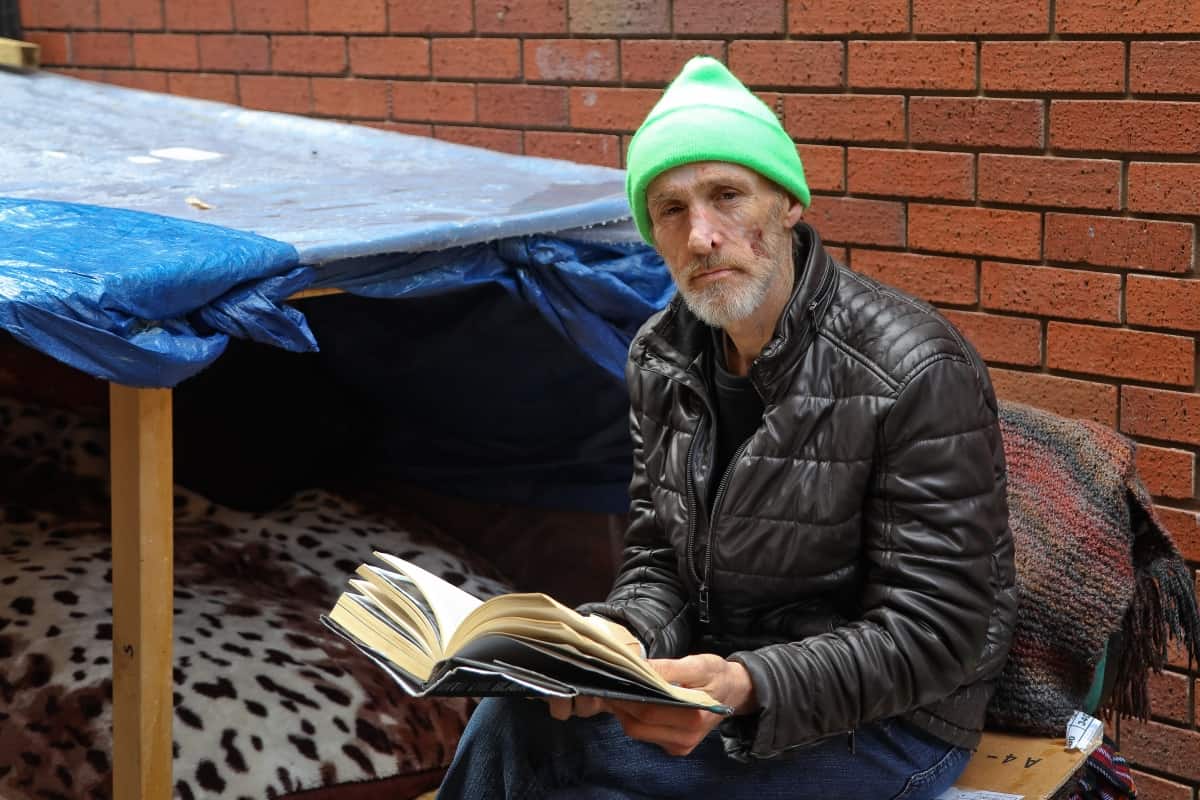 Council chiefs who fined homeless man for reading a book offer him street cleaning job