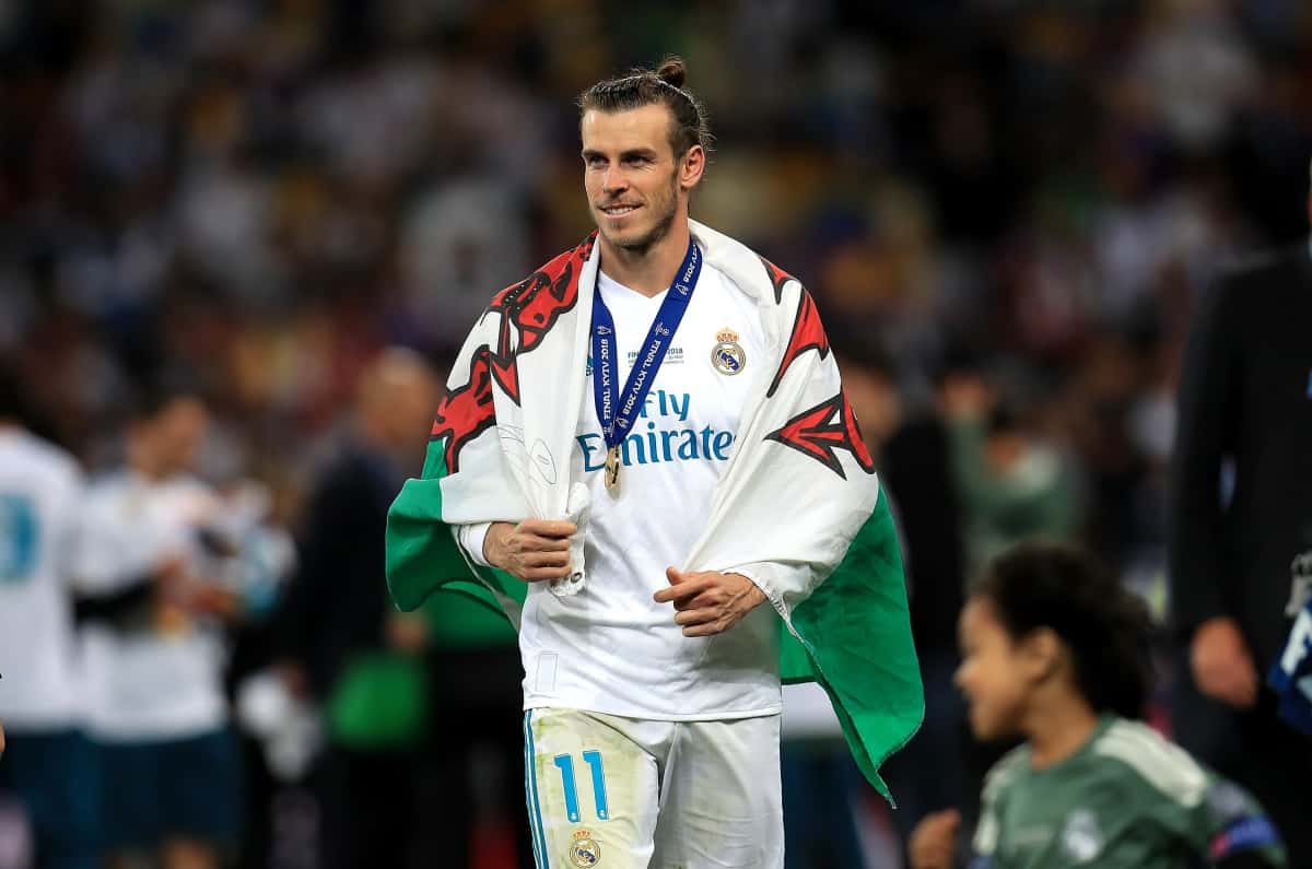 Bale shows off new Real Madrid kit after China move falls through