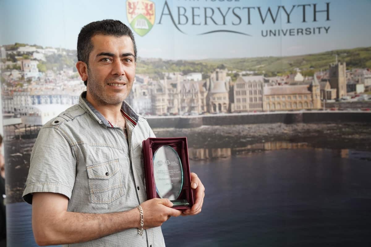 Syrian refugee wins award for learning Welsh
