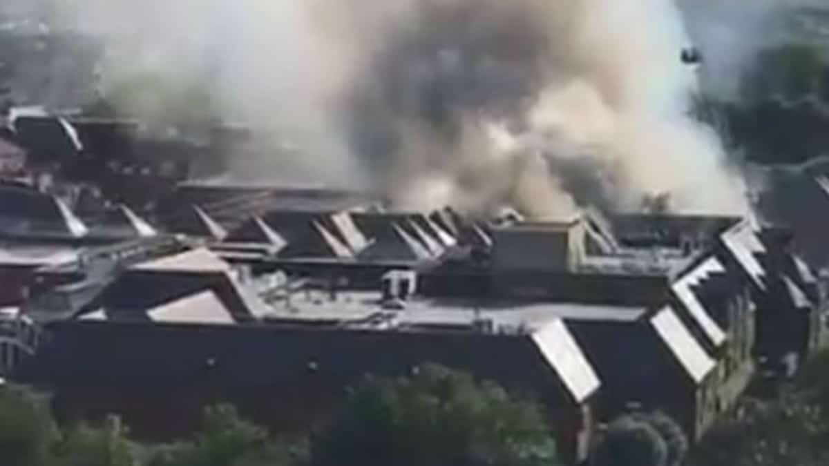 Major incident declared as 100 firefighters tackle shopping centre blaze in East London