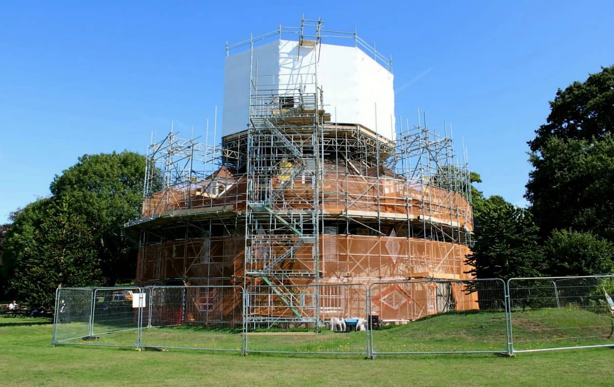 Pictures show the world’s most difficult scaffolding job made to protect 223-year-old British building