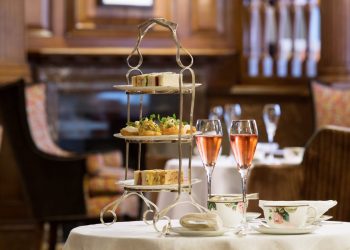 Afternoon Tea at Brown's Hotel | Photo: Janos Grapow