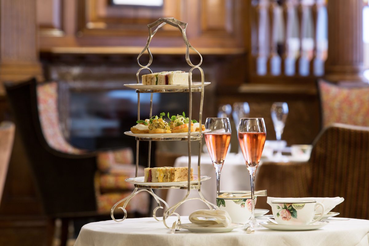 Afternoon Tea at Brown's Hotel | Photo: Janos Grapow