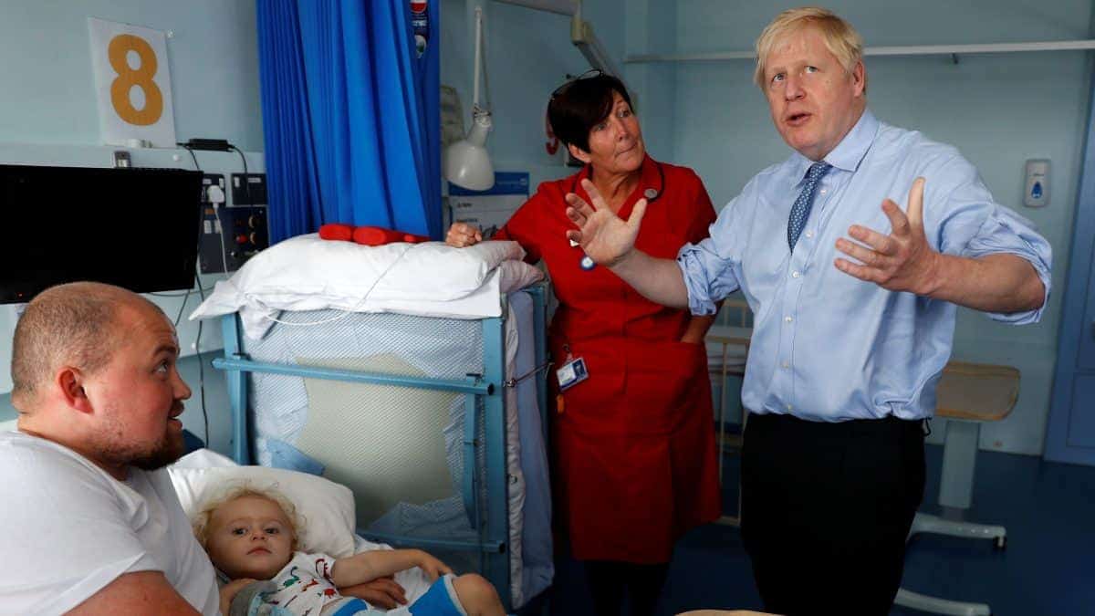 Boris Johnson visits a hospital to talk about vaccines