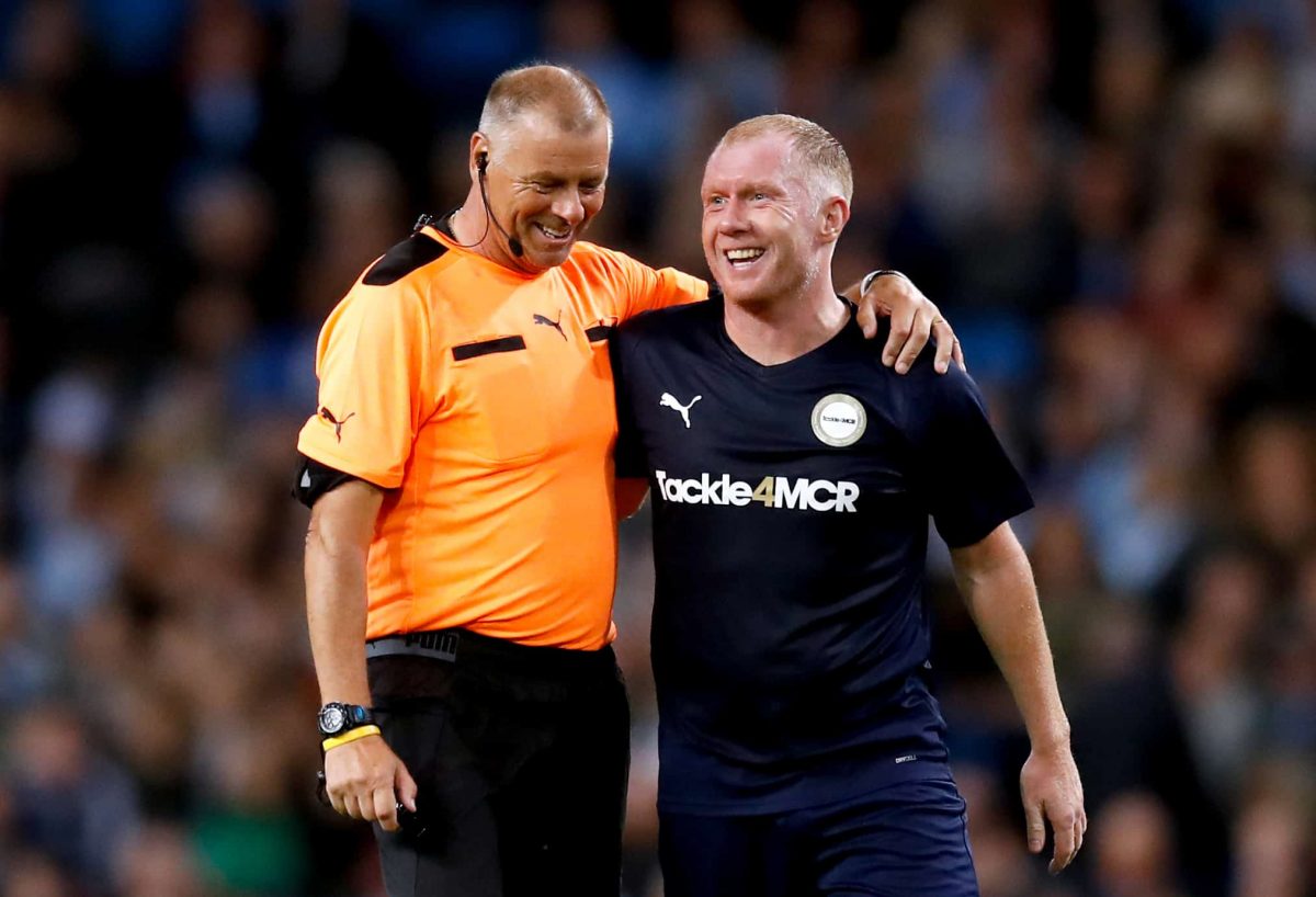 Referee Mark Halsey (left) with Premier League All Stars XI's Paul Scholes during the Vincent Kompany Testimonial at the Etihad Stadium, Manchester.