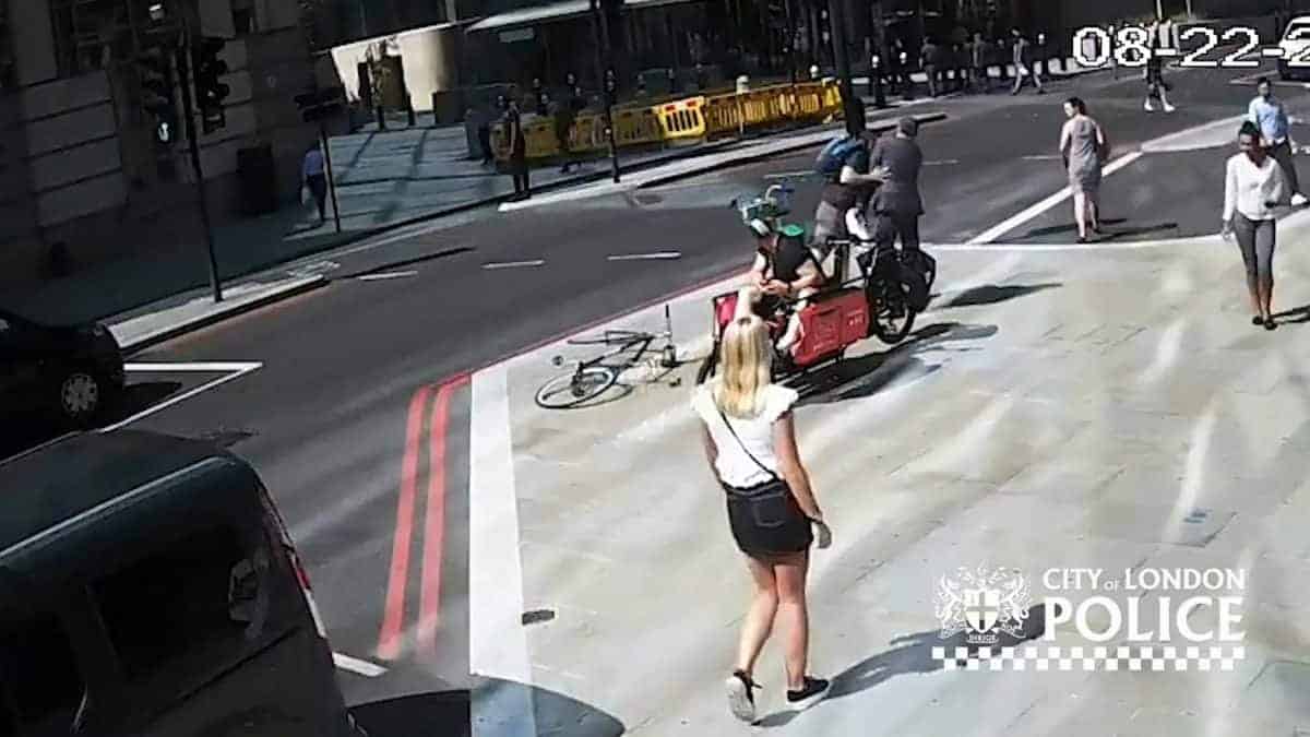 Video – Police hunting cyclist who jumped red light & knocked pedestrian to floor with brutal headbutt