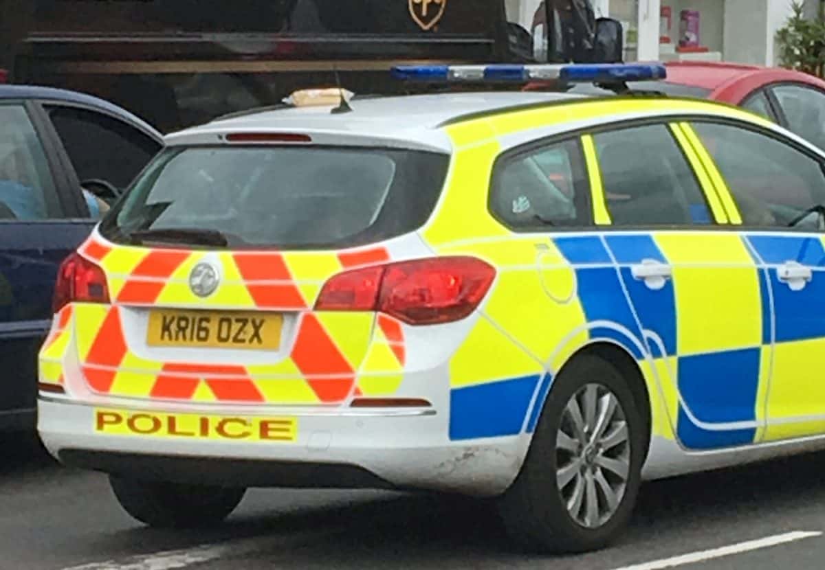 Dozy cop spotted driving away from police station with sandwich on roof