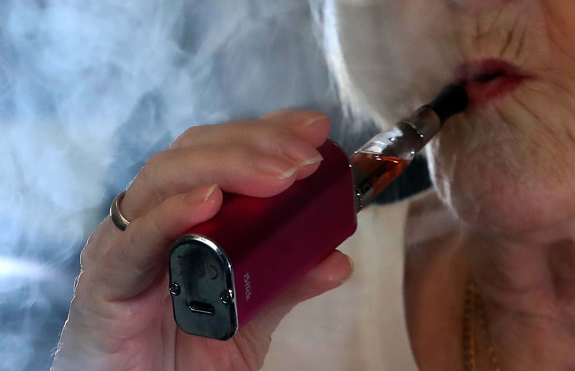 Vaping ‘triggers lung damage – within four weeks’