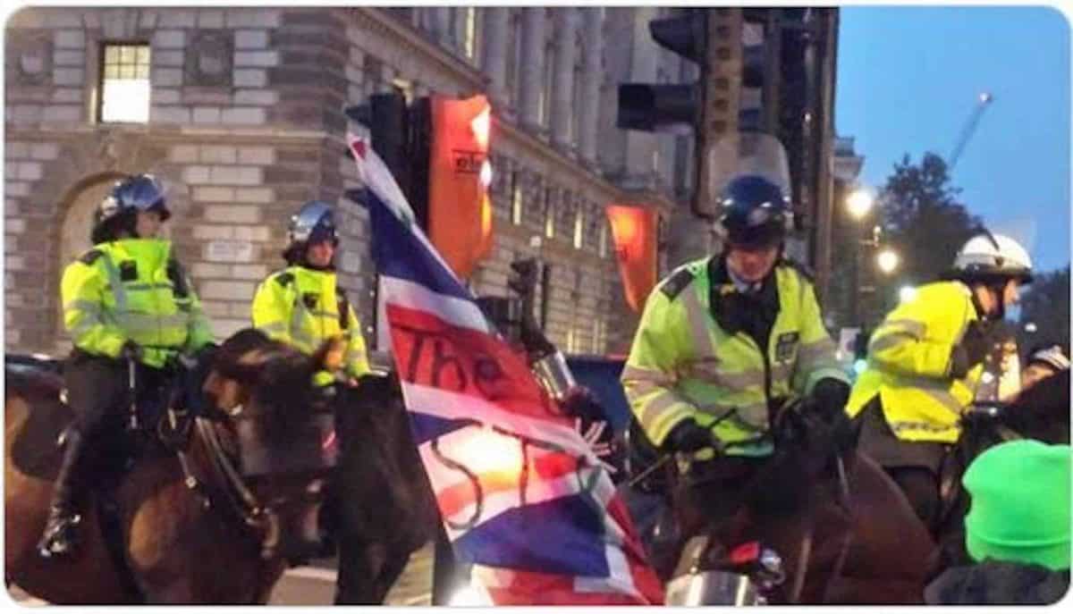 Mounted police in Parliament Square (Chris Hobbs)
