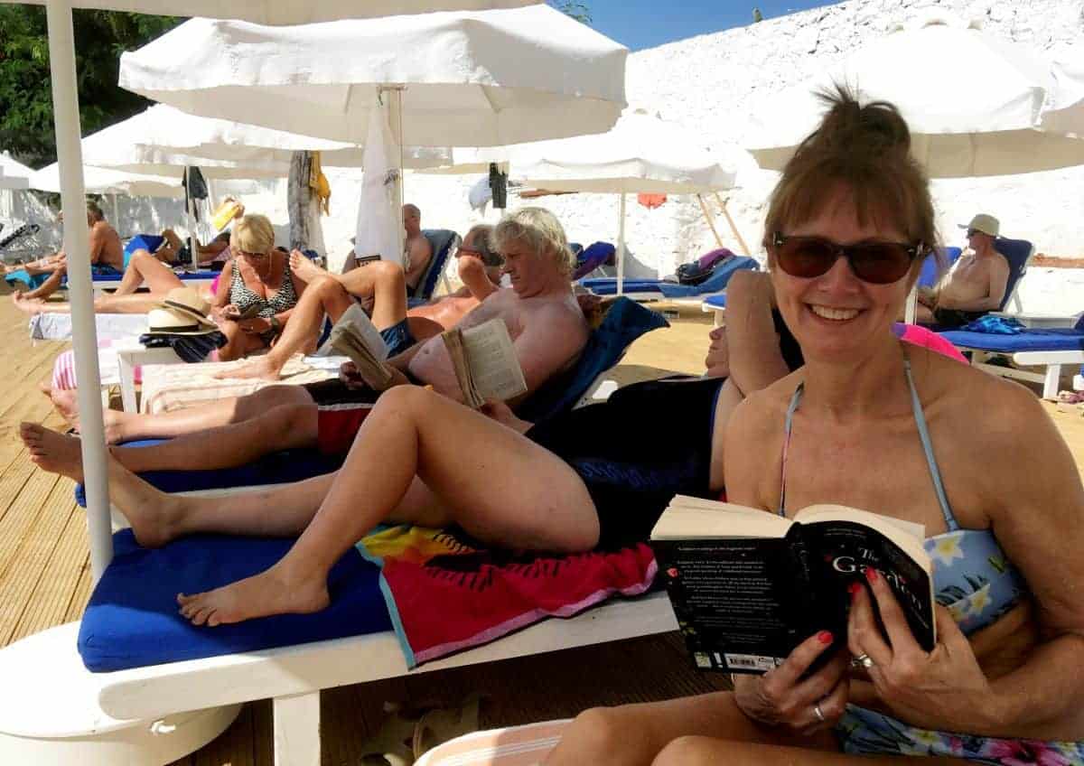 Boris Johnson lookalike spotted reading ‘House of Lies’ book on Turkish holiday